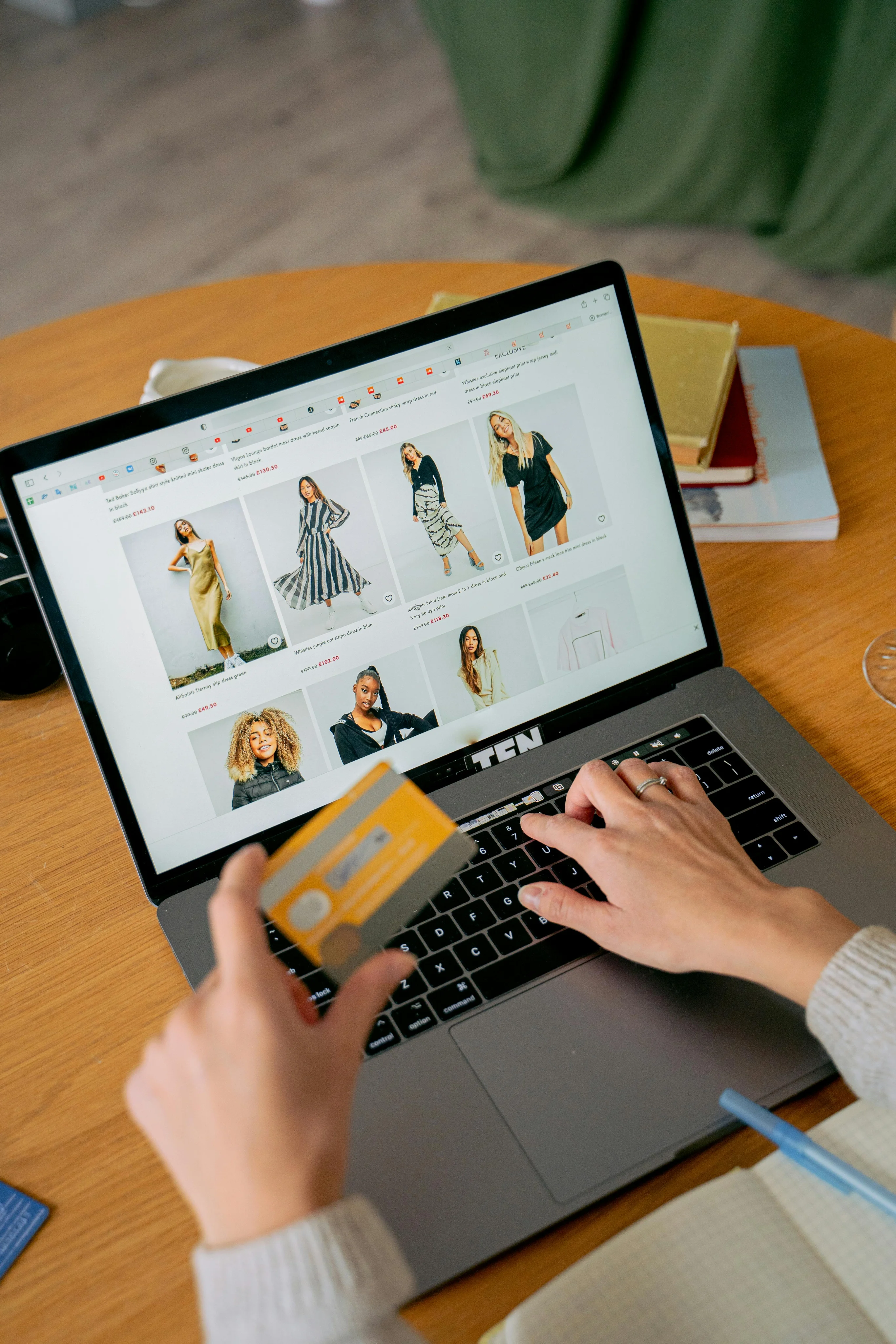 Retail & E-commerce